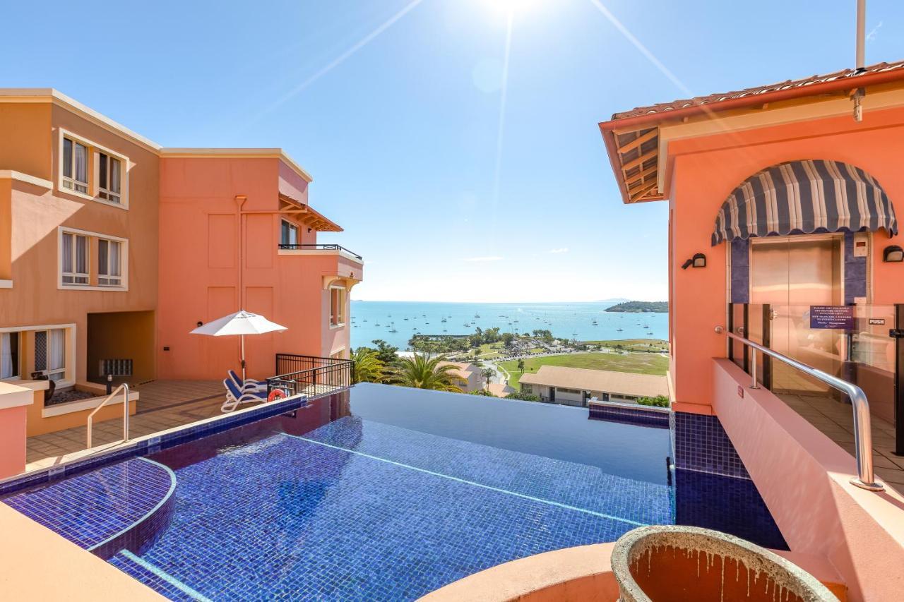 Martinique Whitsunday Resort Airlie Beach Exterior photo