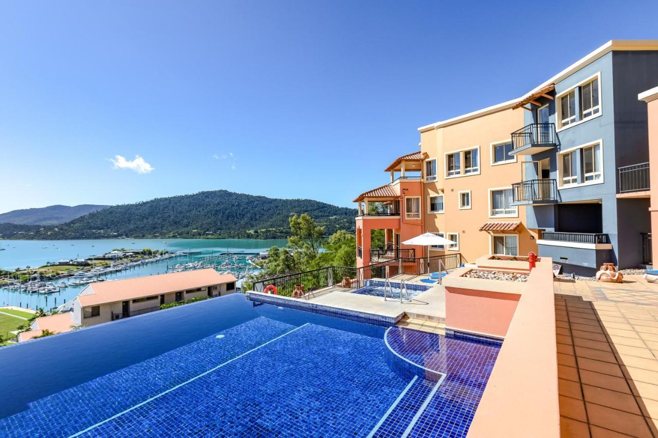 Martinique Whitsunday Resort Airlie Beach Exterior photo
