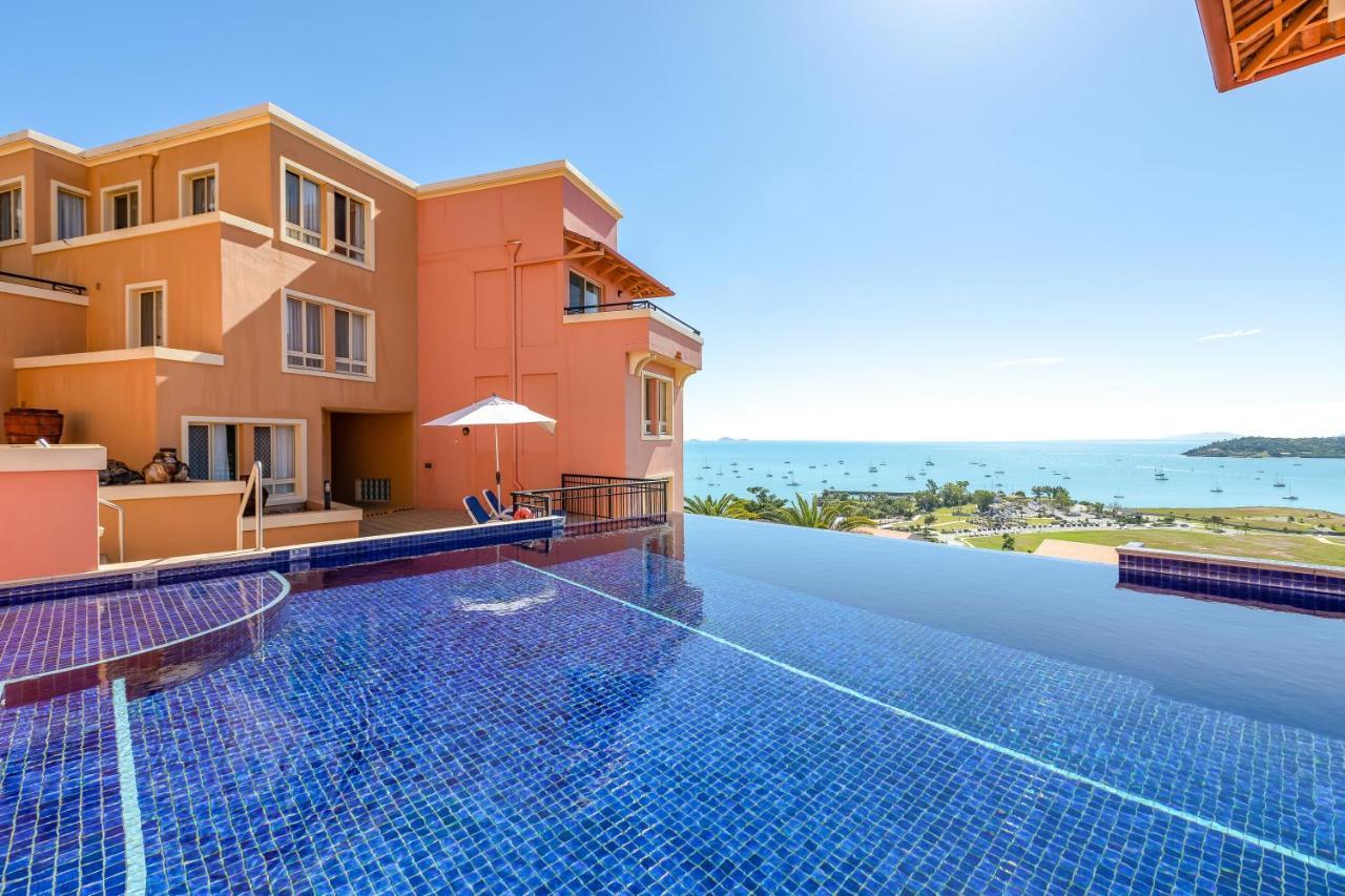 Martinique Whitsunday Resort Airlie Beach Exterior photo