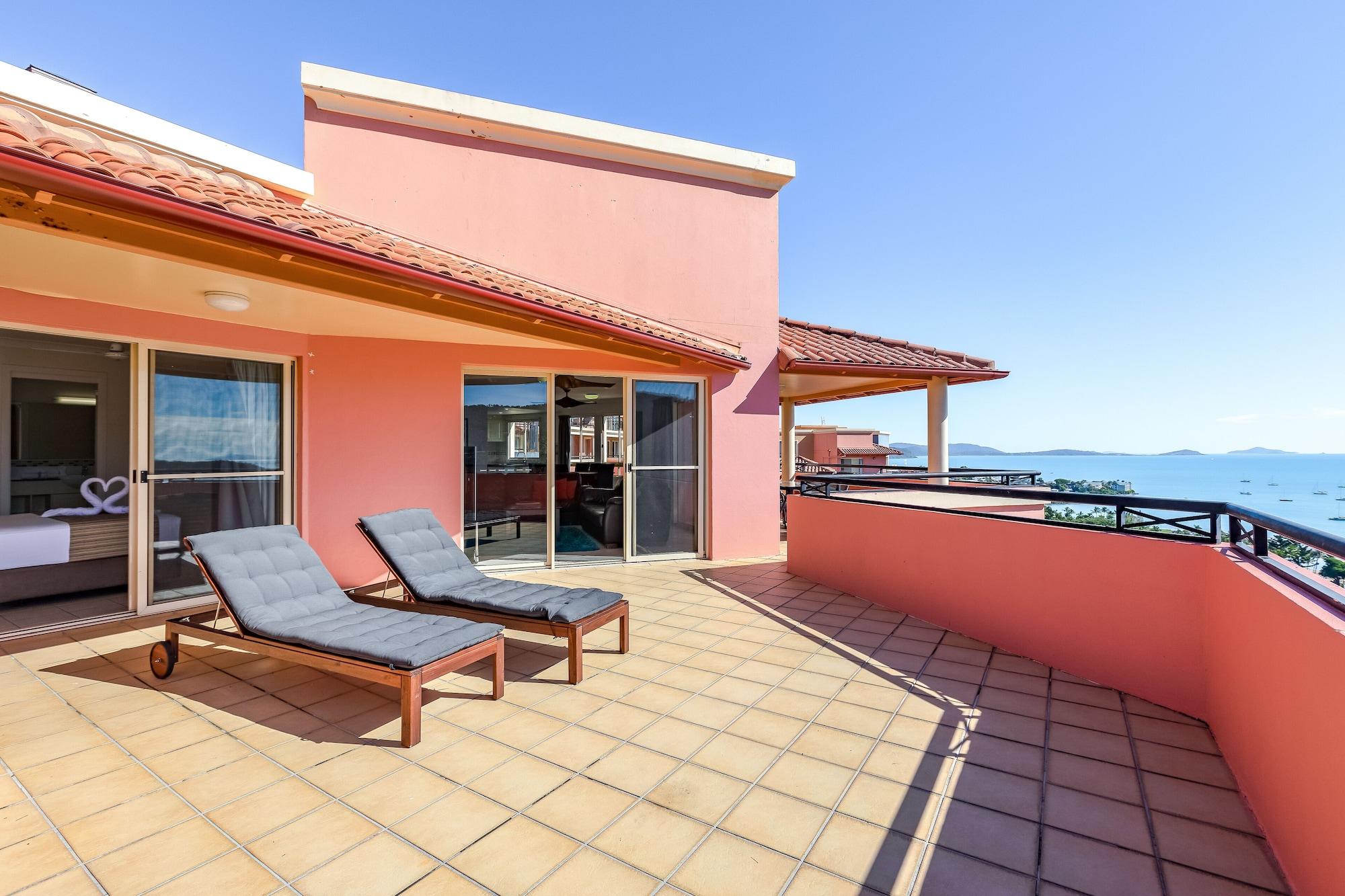 Martinique Whitsunday Resort Airlie Beach Exterior photo