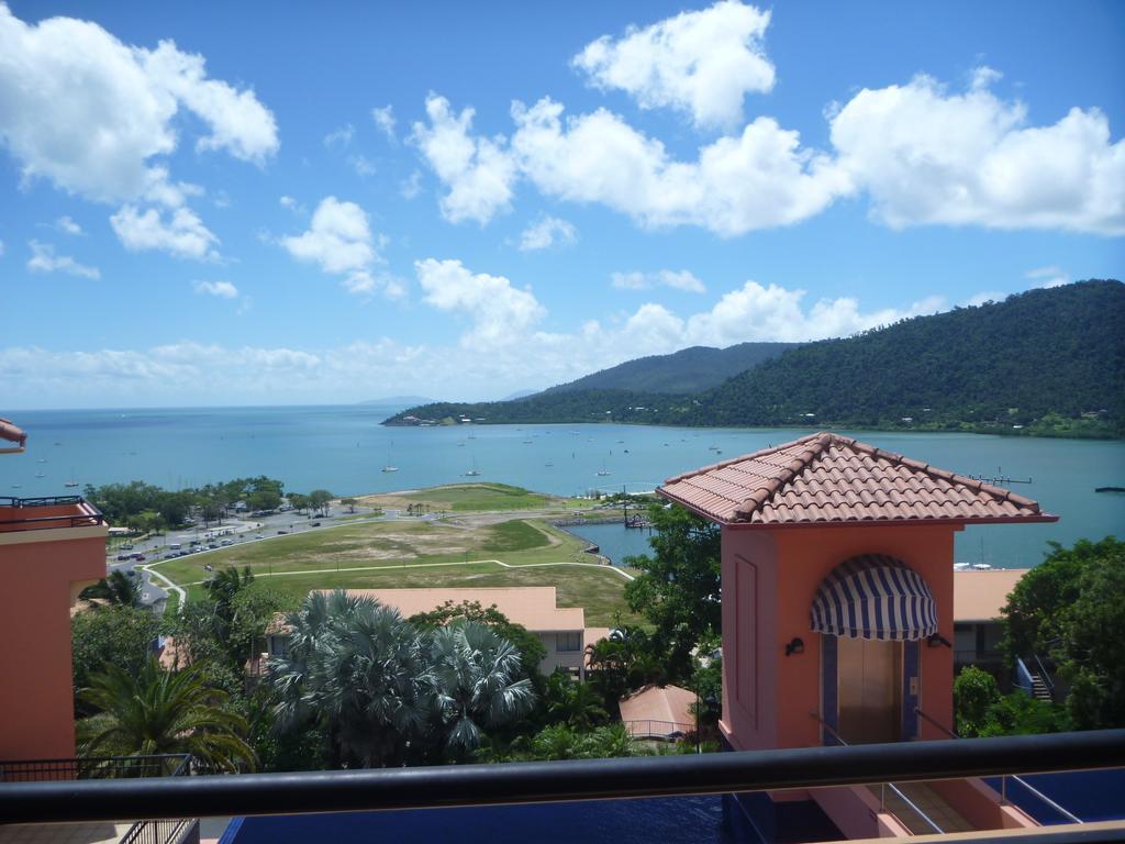 Martinique Whitsunday Resort Airlie Beach Exterior photo