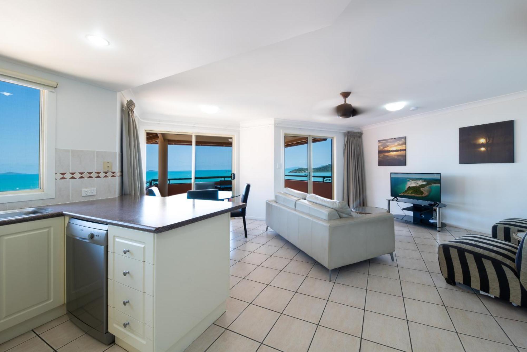 Martinique Whitsunday Resort Airlie Beach Exterior photo