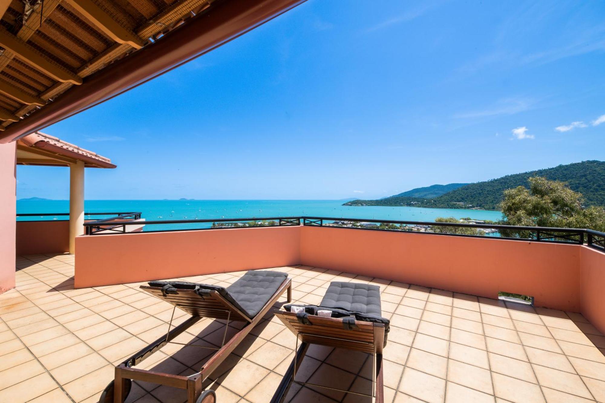 Martinique Whitsunday Resort Airlie Beach Exterior photo