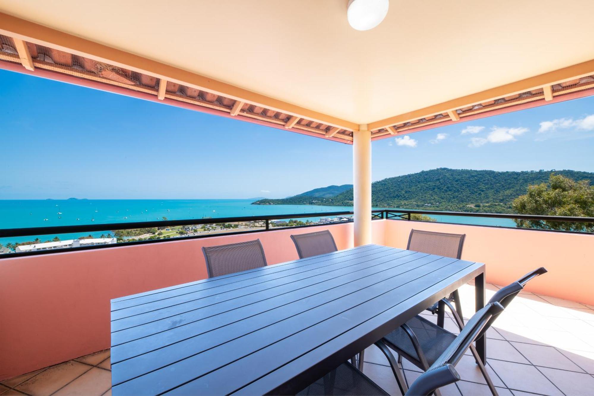 Martinique Whitsunday Resort Airlie Beach Exterior photo